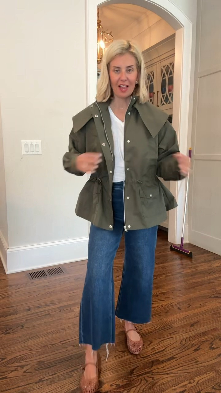 I love a jacket that cinches at the waist! It’s so flattering and I love this color! 
Tee & Jacket - xs
Jeans - 26P
Shoes - 7.5 (sized 1/2 down) ￼