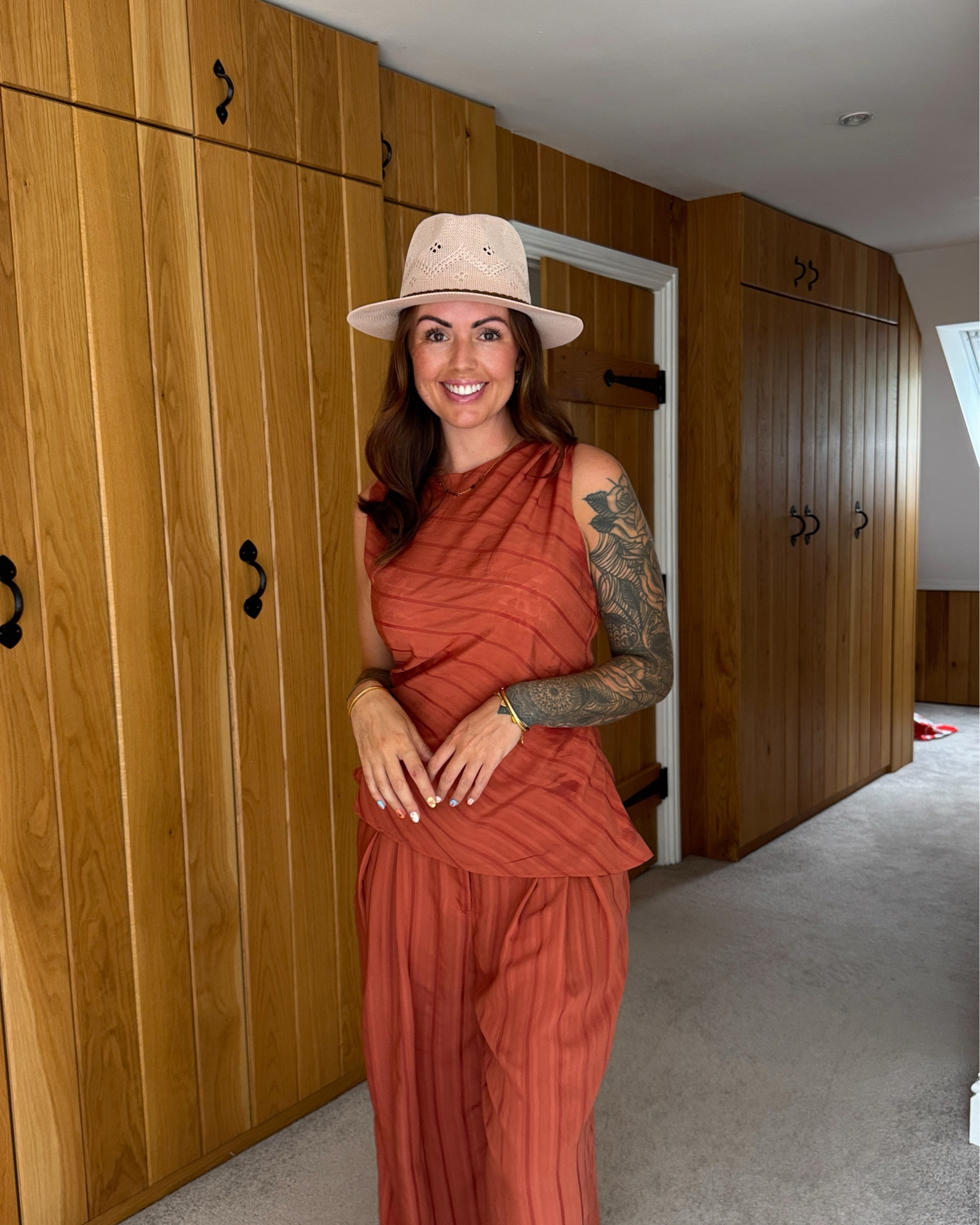 Airport outfit ✨🧡🌴

Super floaty & comfy for my girlies that bloat on an aeroplane ✈️ 

True to size i’m wearing an 8 top 10 bottoms.
The trousers also come in Curve & Tall! 🧡😍