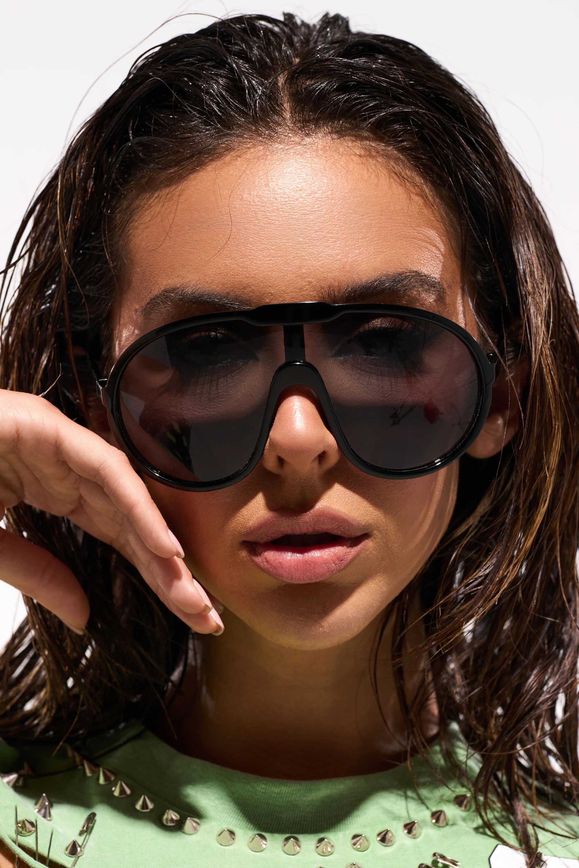 BIGGER IS BETTER BLACK SUNGLASSES | AKIRA