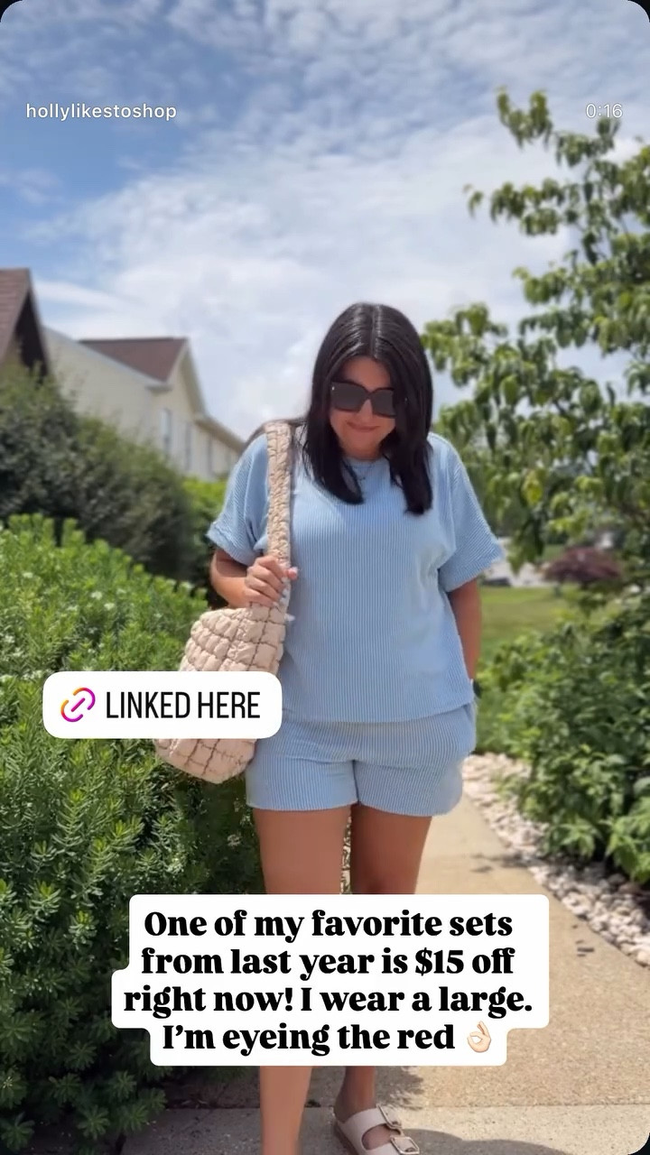 One of my favorite sets from last year is $15 off right now! I wear a large. I’m eyeing the red 👌🏻