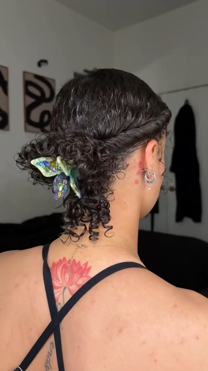 This is so easy to do with wet or dry hair 🦋☺️ @giovannicosmetics 
-
-
-
-
#explore #hairstyle #hairstyles #hairtutorial #curlyhair

#LTKgrwm #LTKselfcare #LTKBeauty