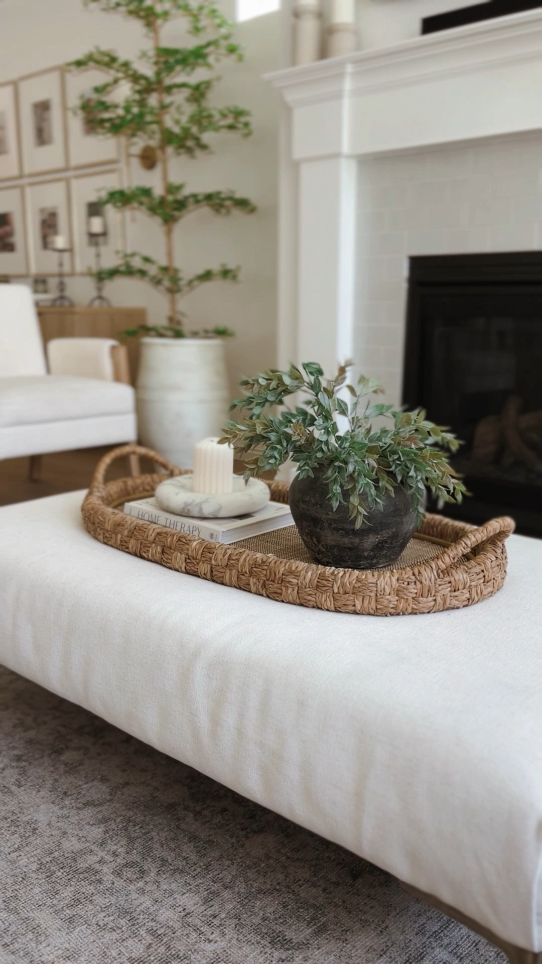 I found this exact tray at HomeGoods, l've seen them here and there throughout the years and this time I finally snatched it! ❤️





#home #tray #styling #modern #vase #interior #livingroom #traditional #ottoman #coffeetable #neutral #finds

#LTKStyleTip #LTKFindsUnder100 #LTKHome