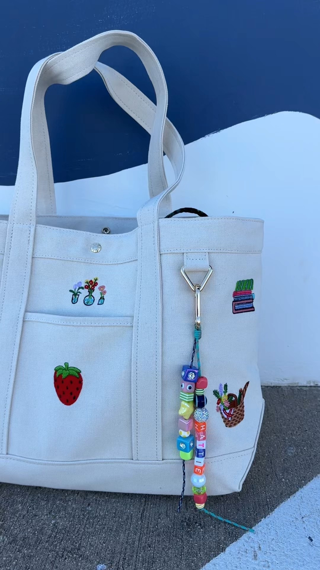 BaubleBar is having their biggest sale of the year! 😍 25% off ALL CUSTOM ITEMS. I grabbed this tote and I’m absolutely obsessed. I hand picked all the tiny details and it’s the perfect go to cool mom bag!
#baublebar #customgifts #giftideas #christmasgift #giftguide #giftsformom 