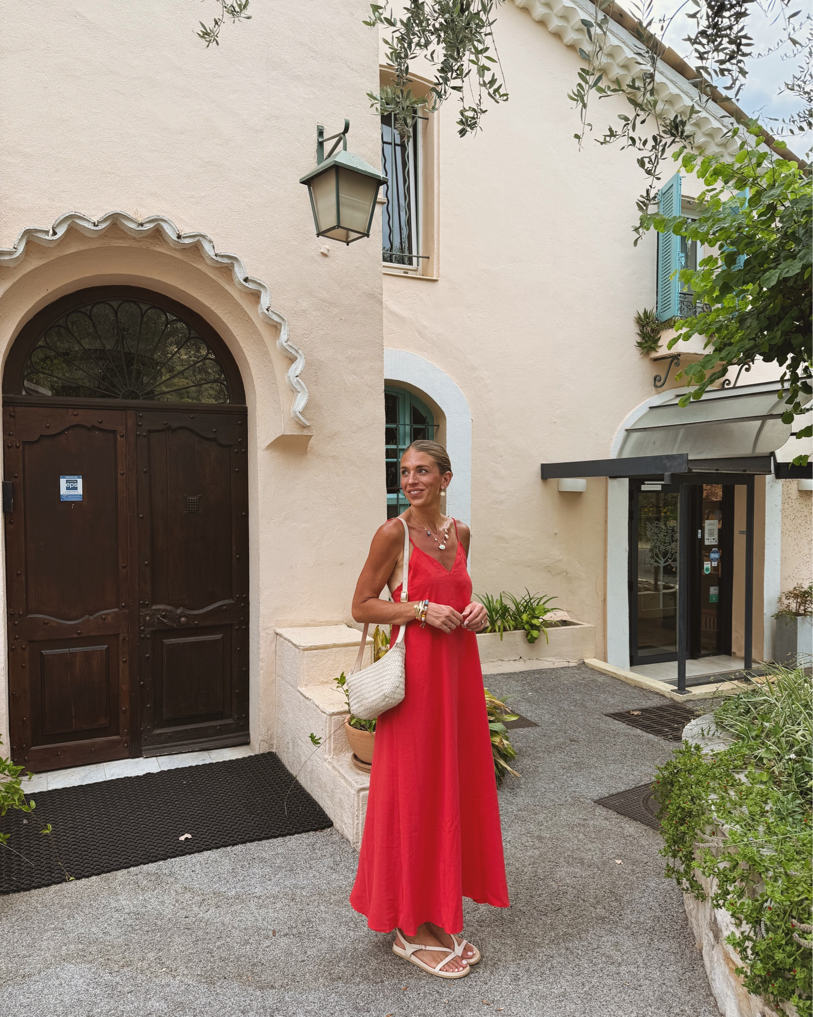 My usual medium!
Necklace is free people! Cant find it on site anymore 