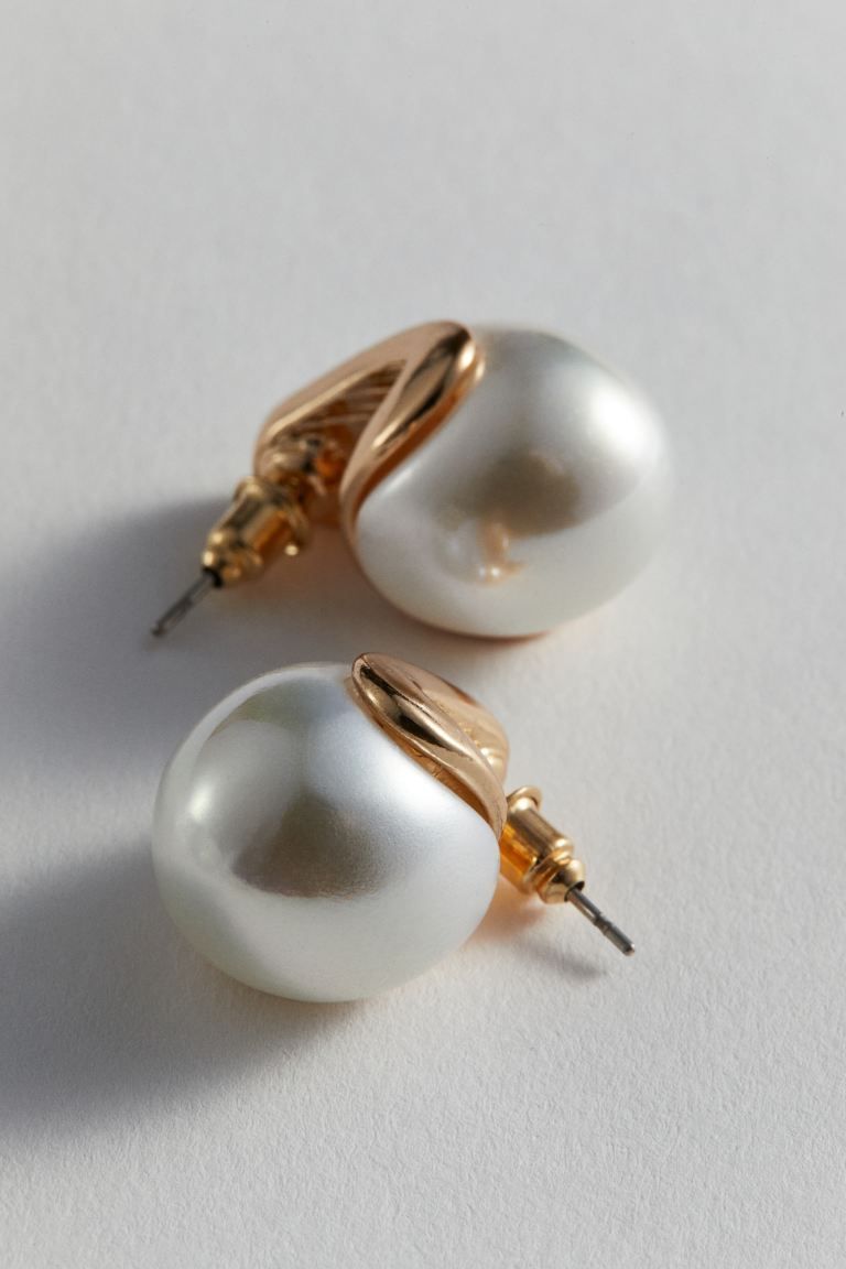 Chunky dome earrings | H&M (UK, MY, IN, SG, PH, TW, HK)