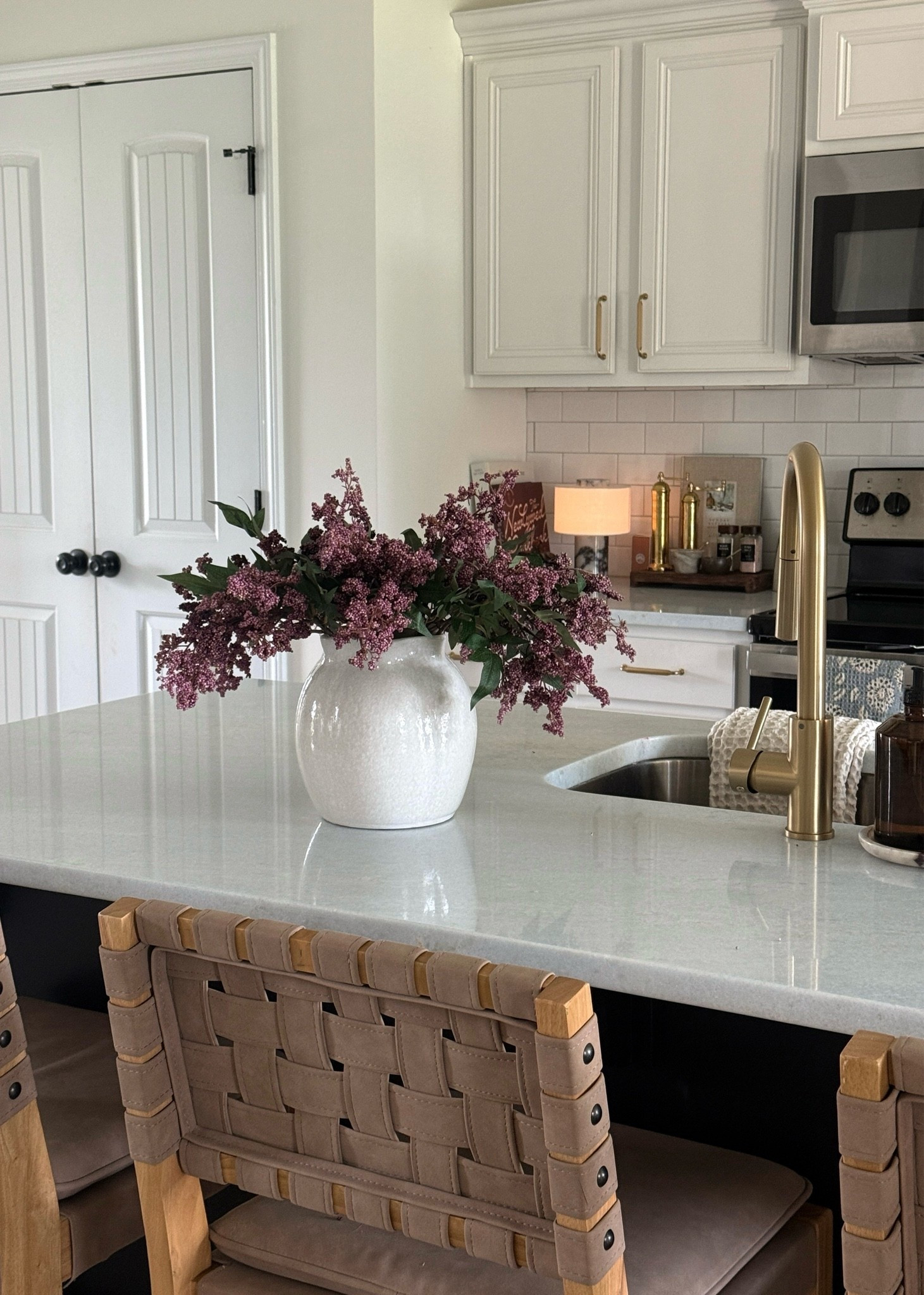 Pre fall kitchen styling. Fall kitchen decor. Bar stool. Kitchen counter stools