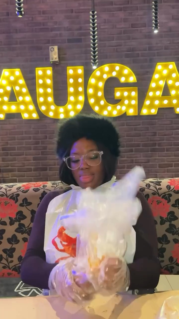 i spent 7+ years living in Mississauga, so @thecaptainsboil was always one of those go-to spots i would go to with my friends even though i wasn’t really a seafood girlie back then. the real plot twist? that cajun sauce. the way it hits the mussels, shrimp, and even the fries…that’s what converted me 😭🫶🏾

so when i heard they’re running an AYCE promo from nov 17–30, i knew i had to make a return trip. i stopped by their Mississauga location and it did not disappoint. endless plates, that buttery-spicy (but not too spicy) cajun goodness, and me going back for more every chance i got. it’s the kind of meal that makes you forget you ever claimed “i don’t really eat seafood like that.”

disclaimer: enjoy endless shrimp, mussels, and fries starting from $45.99 + tax ($32.99 for kids 12 & under) — available with the purchase of a drink.
please note: prices may vary by location.
.
.
.
#thecaptainsboil #mississaugarestaurants #torontoseafood

#LTKwinter #LTKfall #LTKcanada