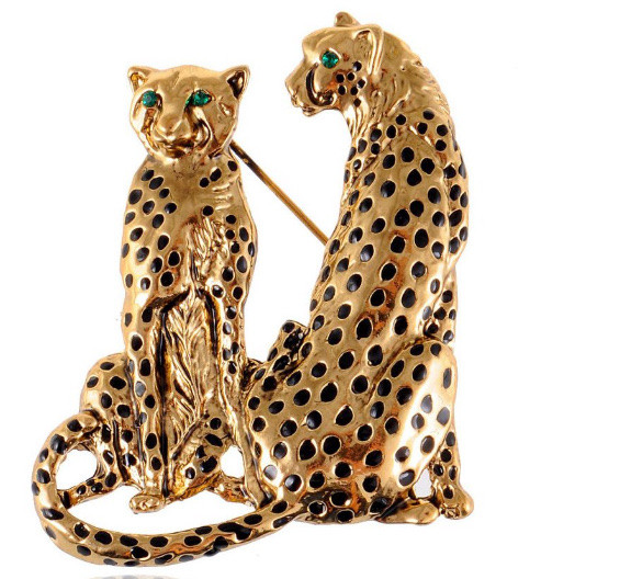 Brooch - this also comes with all black cheetahs. 


@Target #brooch #under25 #budgetfriendly #giftforher #giftideas 

#LTKU #LTKOver40