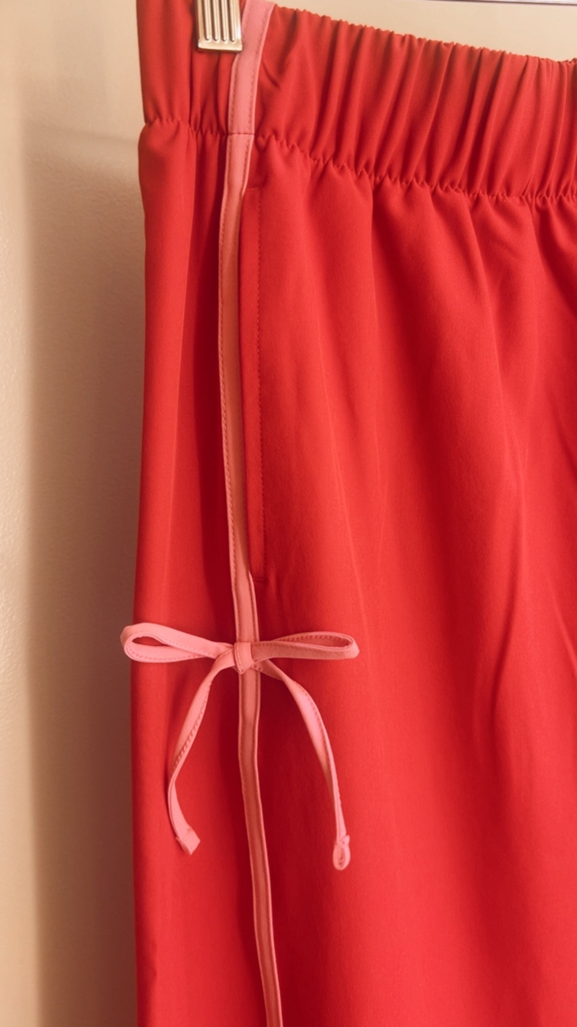 Track Record 🎀❤️
… the cute bow track pants I shared last week are finally online! Also available in black with white stripe / bow!


#LTKGiftGuide #LTKActive #LTKFindsUnder50