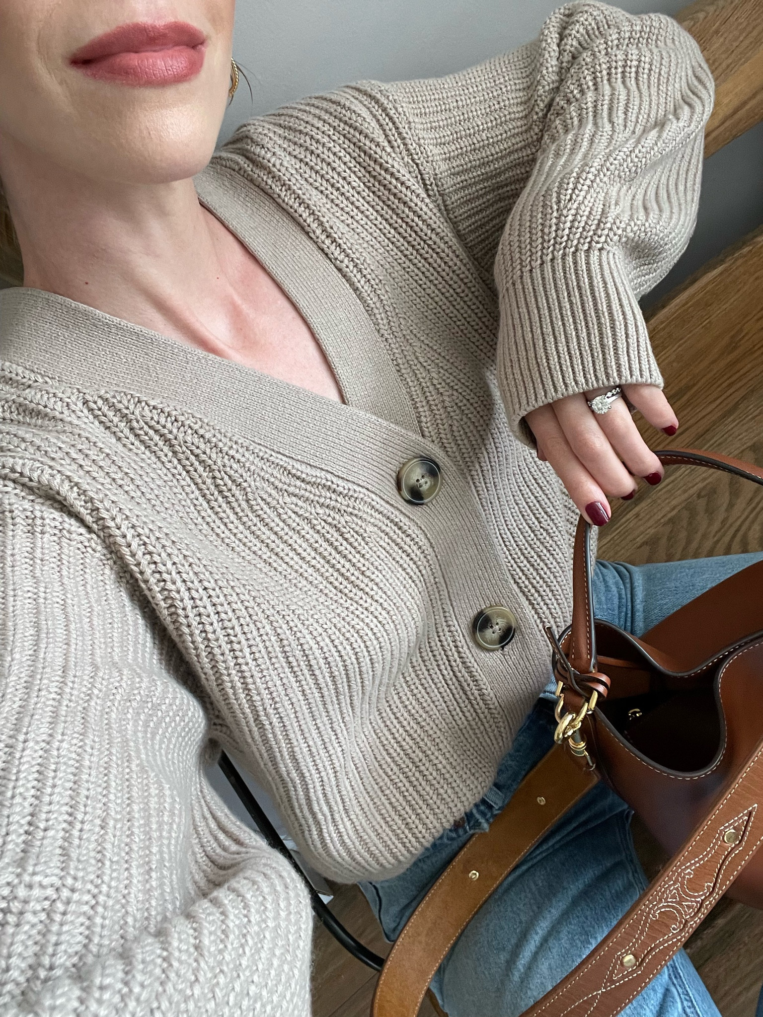 Rib knit cardigan under $20

Fall fashion, fall sweater, Celine bucket bag

#LTKunder50 #LTKSeasonal #LTKitbag