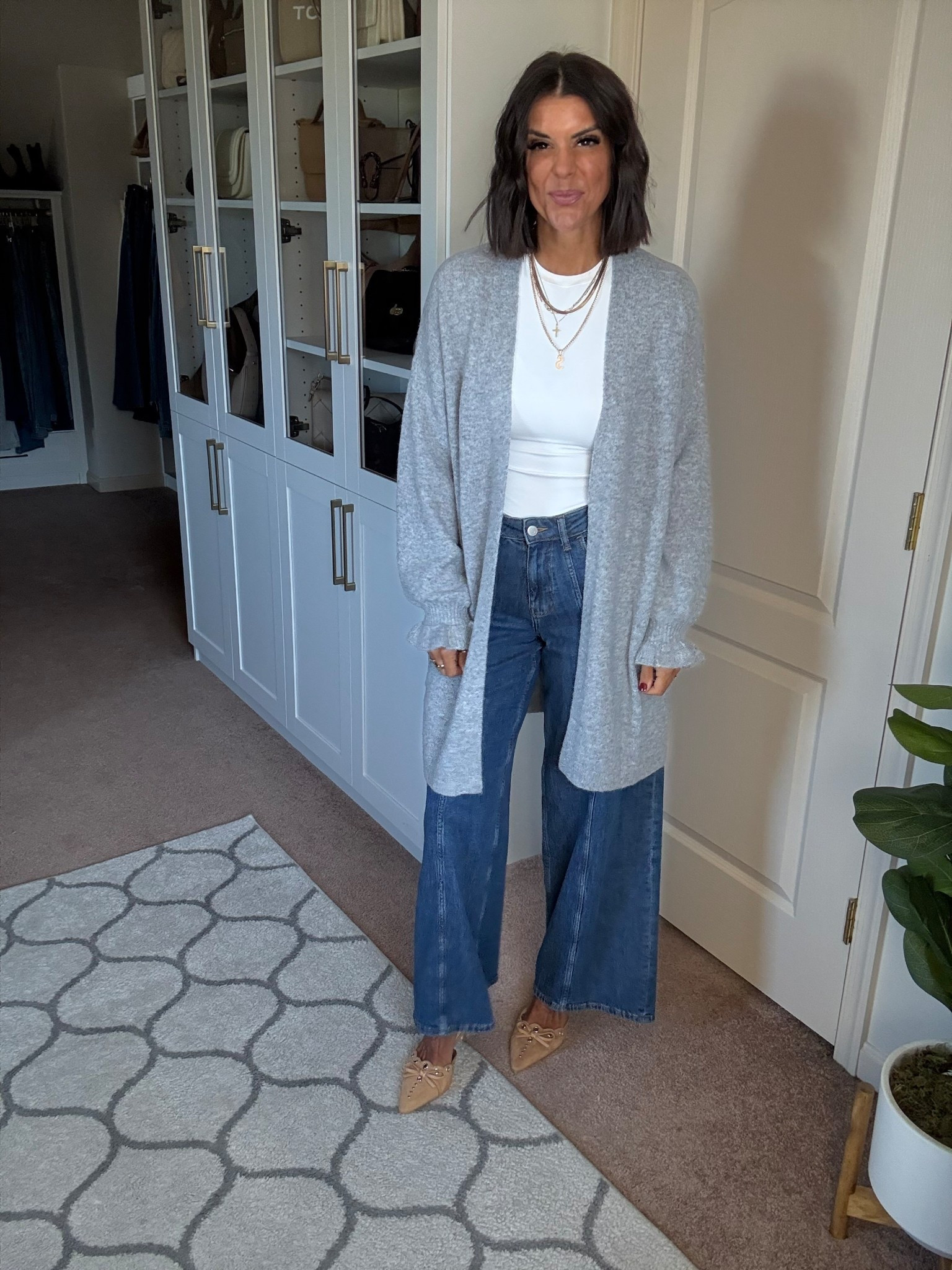 Size small in tee and cardigan size 26 in jeans 

#LTKSeasonal