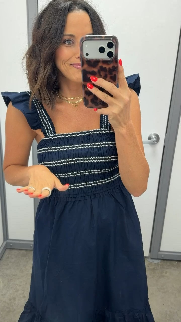 The navy + white details on this one are SO good 🤍💙 Looks way more expensive than it is!

Size XS
5’3 for reference

#walmartfashion #walmartfinds #walmartstyle #summerdress #navydress #affordablefashion #budgetfriendlystyle #summeroutfit #ltkstyle #everydaystyle