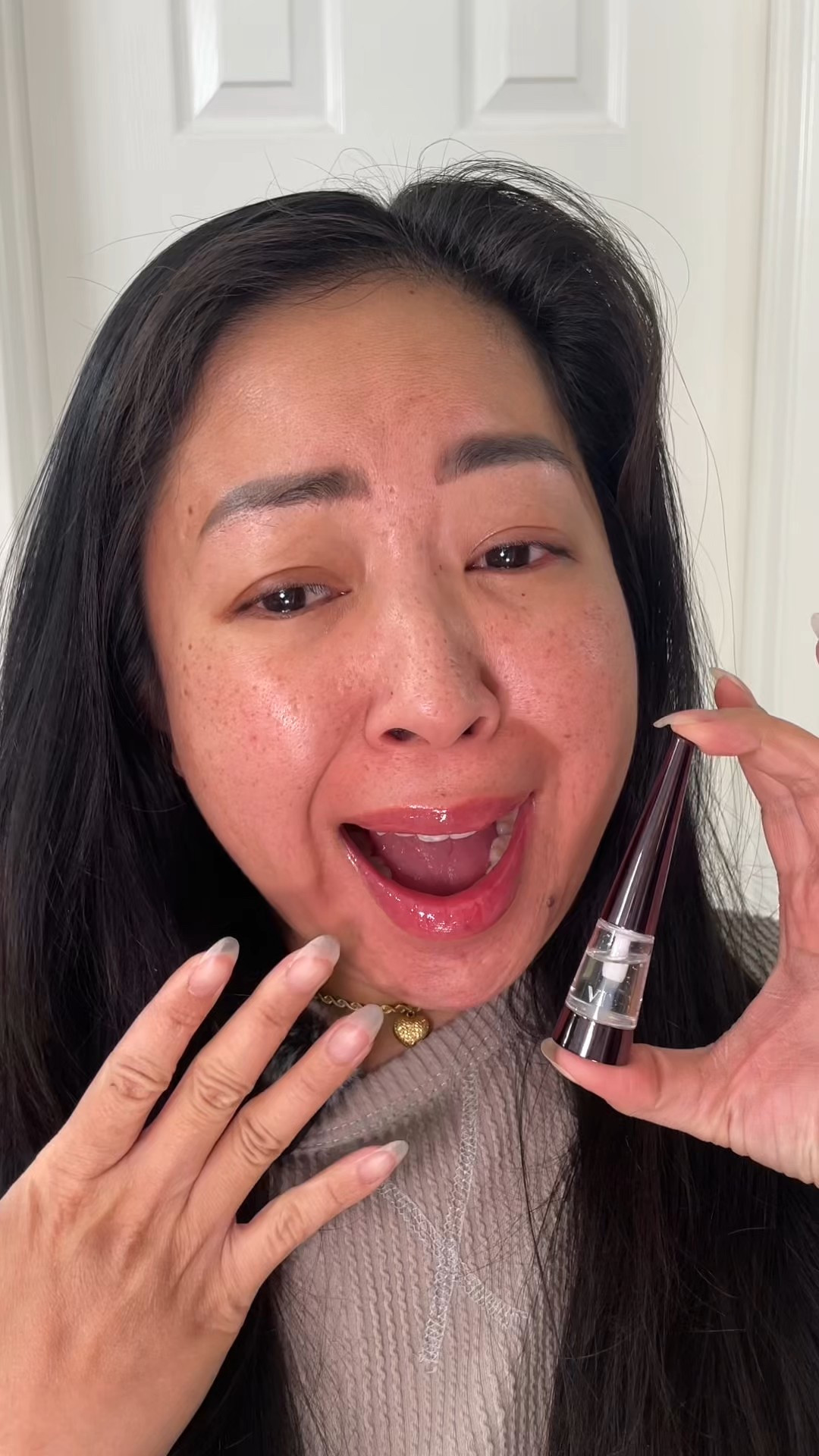 Nurse injector reviews the @vtcosmetics_global Reedle Shot Lip Plumper in Expert!

This is my honest review on the video. It is pretty spicy I almost teared up! But this is a great alternative instead of getting lip filler. But of course if you want more volume and it to last longer than this, go get your filler! 💅🏼 

#VTCosmetics #ReedleShotLipPlumper #ExpertLipPlumper 

#LTKBeauty