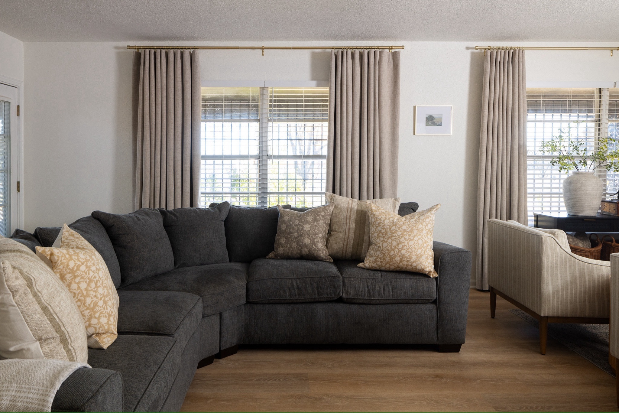 Smiles and Pearls has launched her new Airbnb. Candice went with a modern vintage design for this rancher. 

Home design, modern home decor, Airbnb superhost, home decor, target home record Amazon home finds, Amazon home decor, Studio McGee, Threshold, Target home, Target home finds, Target run, Airbnb host, Magnolia Hearth and Hand, Home Depot, Home Depot furniture, living room, bedroom, coffee table

#LTKplussize #LTKhome #LTKstyletip