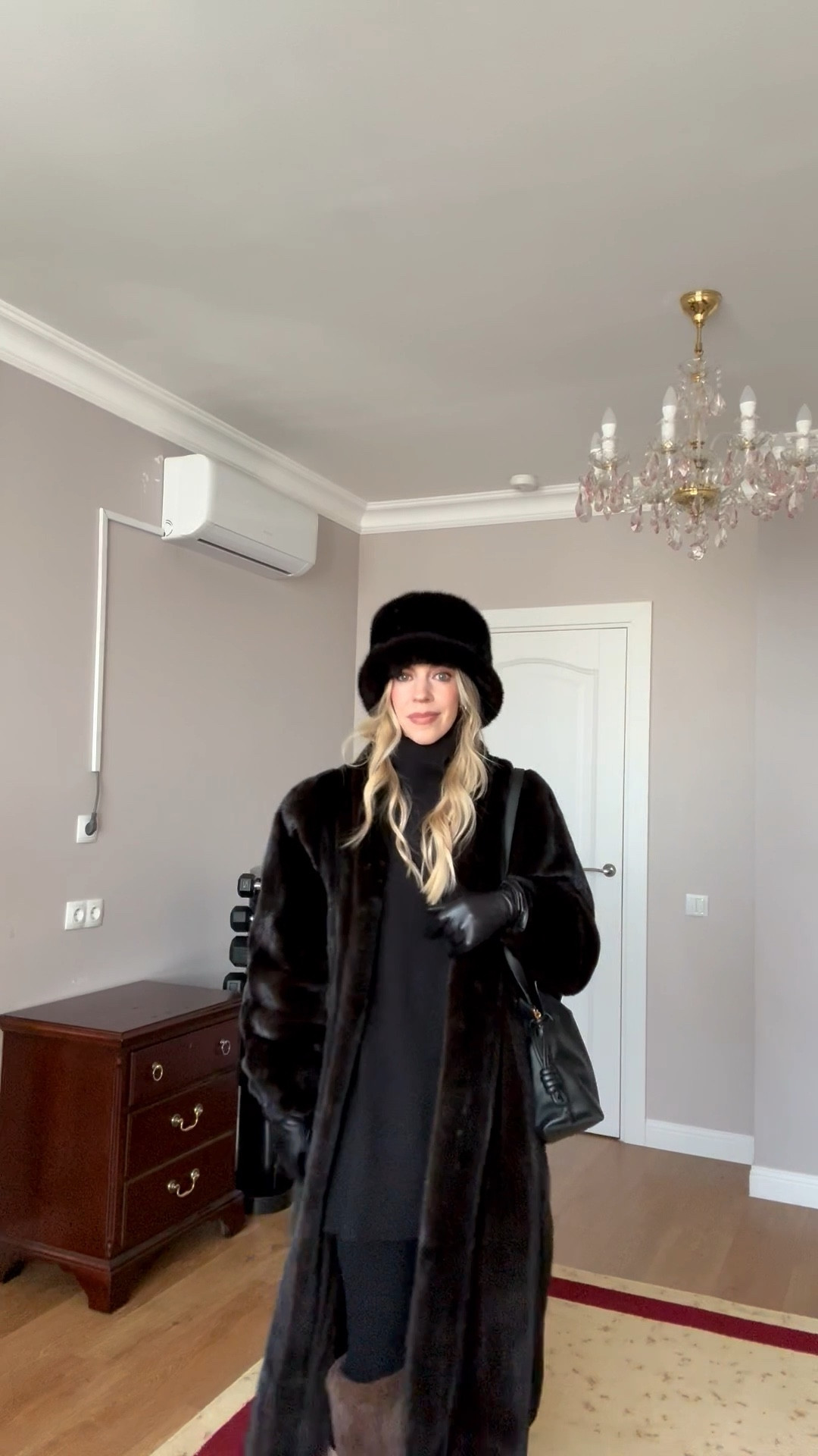 Zara fur snow boots on sale 30% off!

Winter ootd, vintage fur coat, fur bucket hat, all black outfit with brown boots, Zara fur boots, Spanx stirrup leggings, Loewe handbag 

#LTKSaleAlert #LTKFindsUnder100 #LTKootd