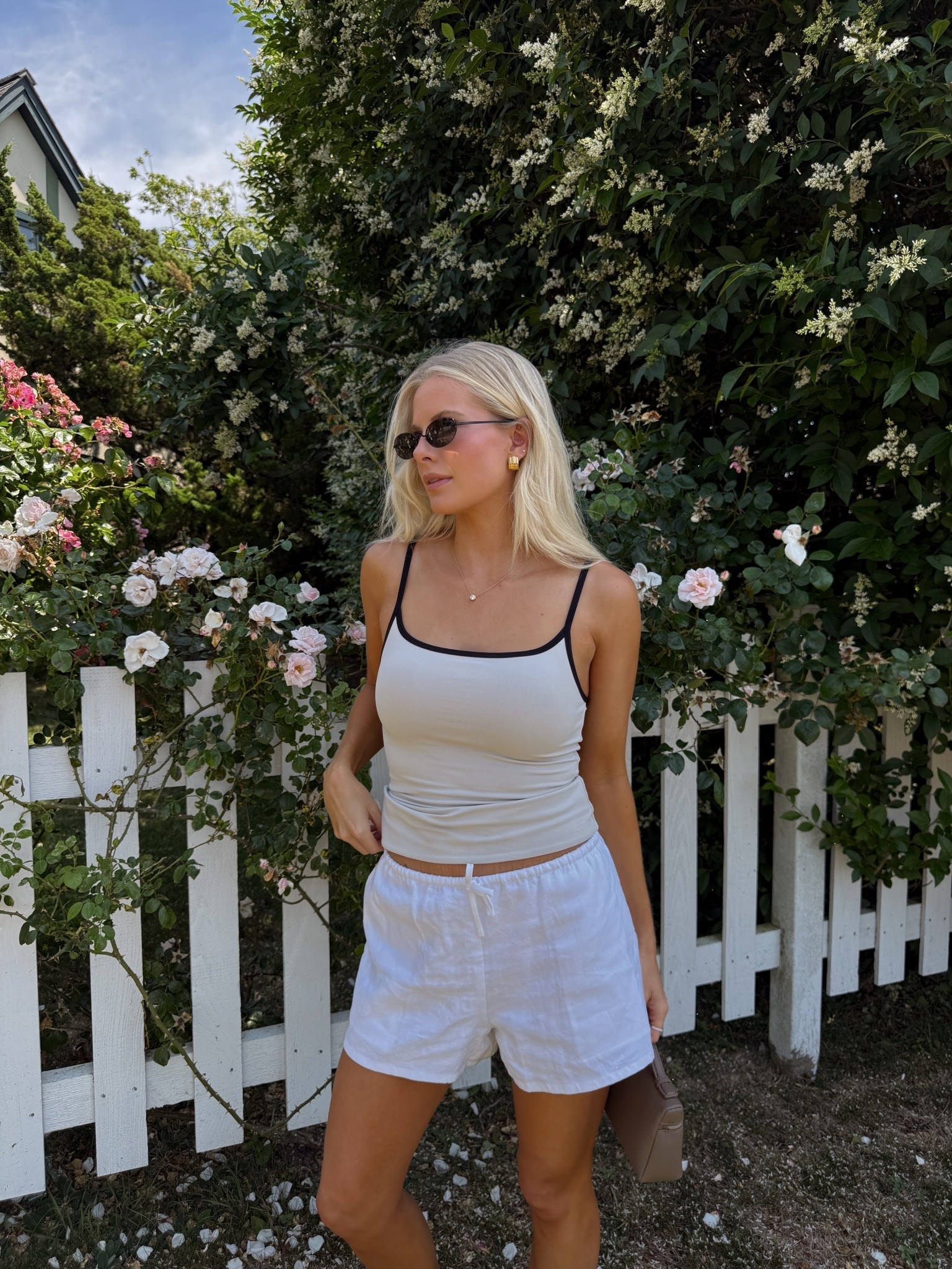 Linking similar look! #kathleenpost

Summer chic outfit, summer outfits 2026, travel look