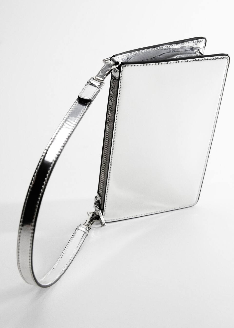 Schultertasche mit spiegel-effekt -  Damen | Mango Österreich | MANGO (AT)