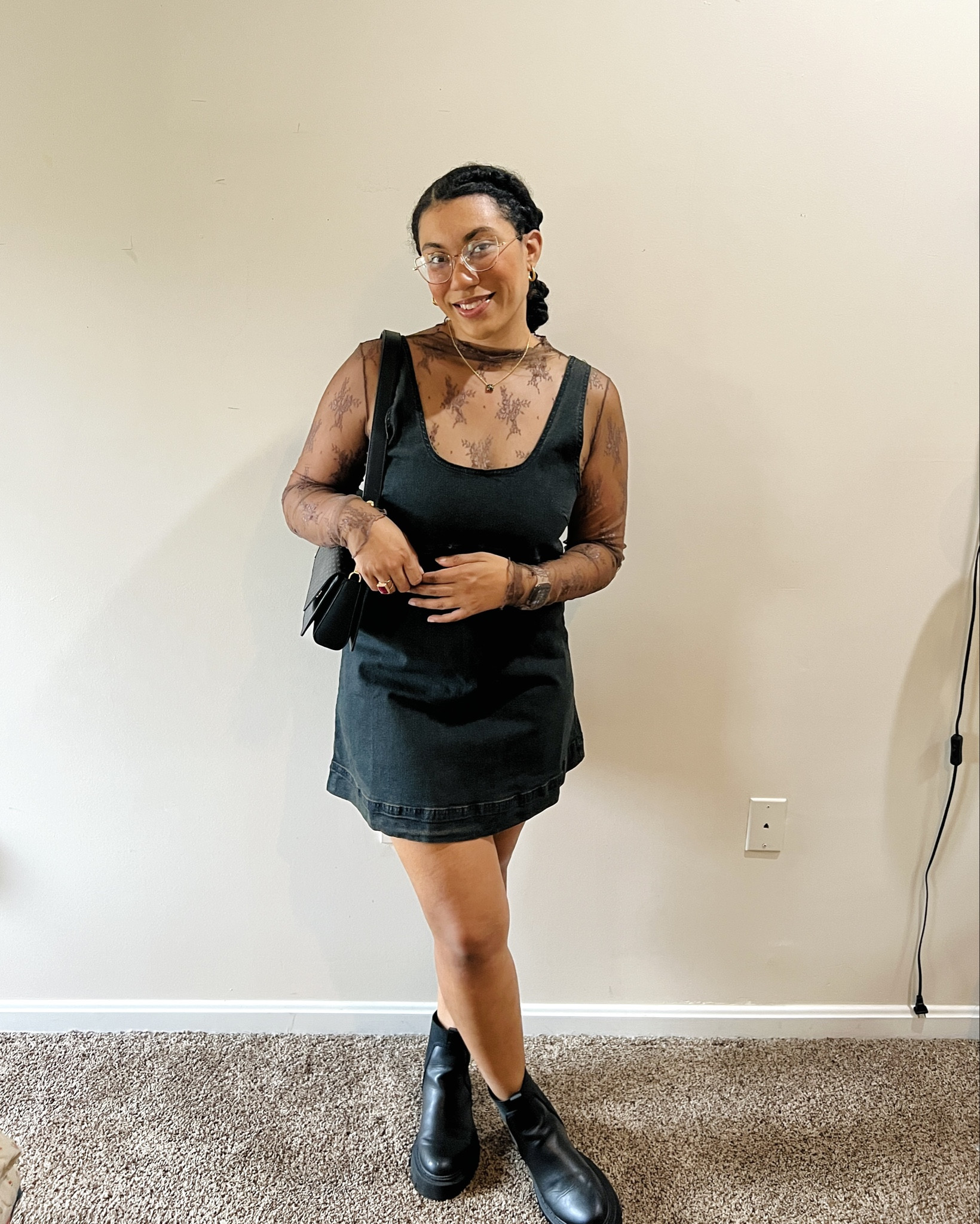 A cute denim dress for fall🍁

#midsize #princesspolly #fallfashion