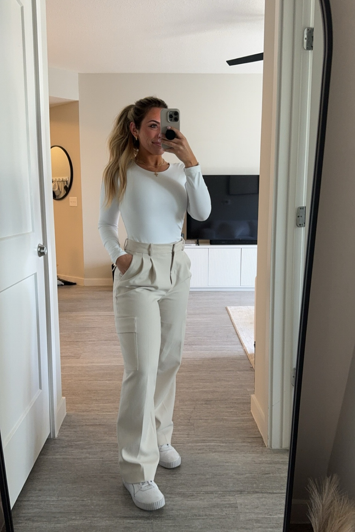 aritzia dress pants in a size 4! love these for work, church, events, they’re SO comfortable 🤍

#LTKworkwear