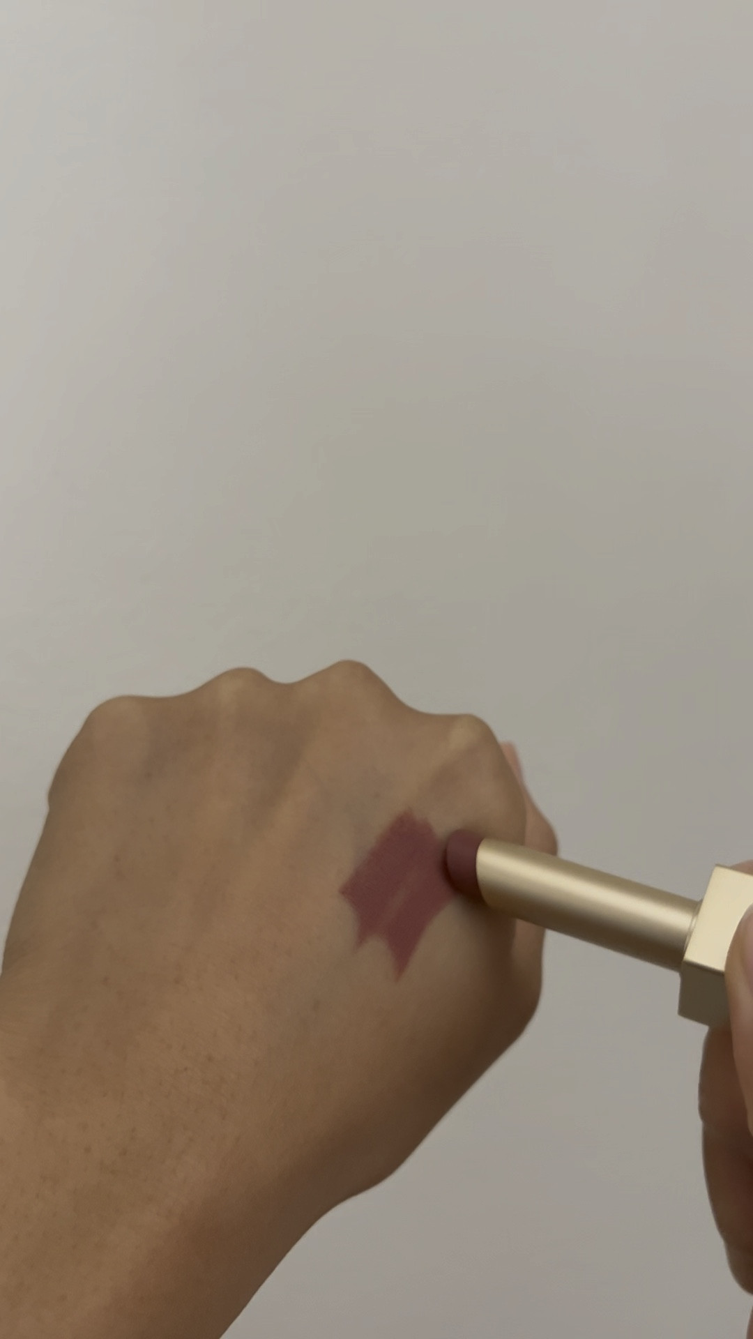 #GiftedByValentinoBeauty the Spike Valentino Buttery Matte Lip Color from @valentino.beauty in the shade 134R Couture In The Streets is my new go-to nude lipstick 😍

The rosy beige shade is just so elegant! The buttery matte formula glides on smoothly and keeps my lips hydrated all day. And the luxe packaging with the spike detail is such a chic touch ✨

#IHCxSpikeUltraMatte

#LTKBeauty #LTKFindsUnder50