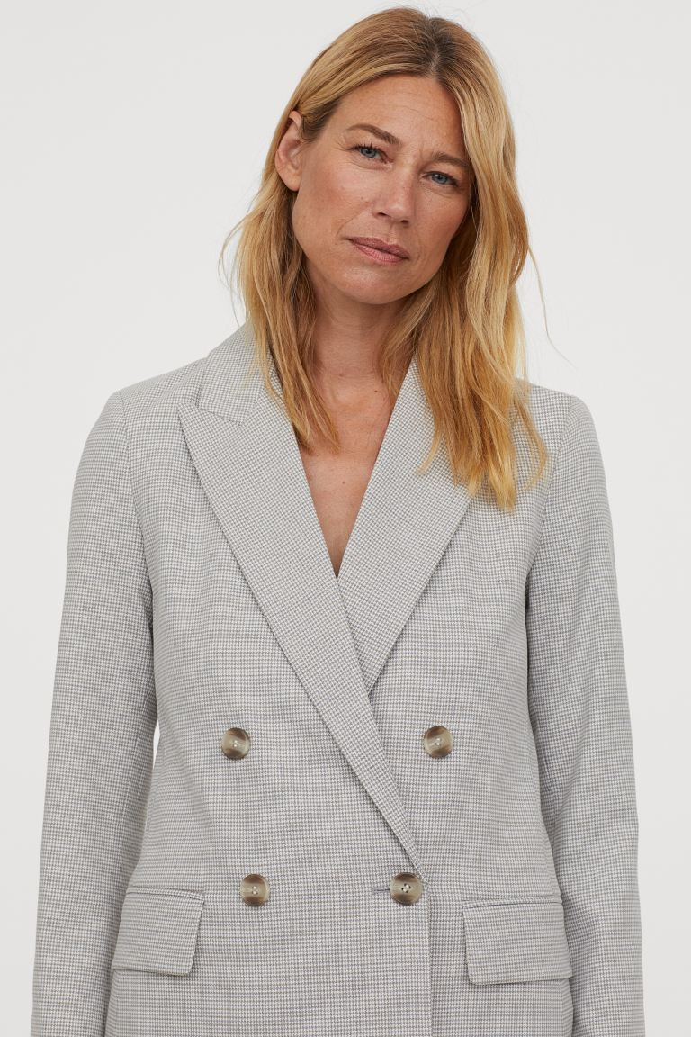 CompositionPolyester 66%, Viscose 32%, Elastane 2%Lining: Polyester 100% | H&M (US + CA)