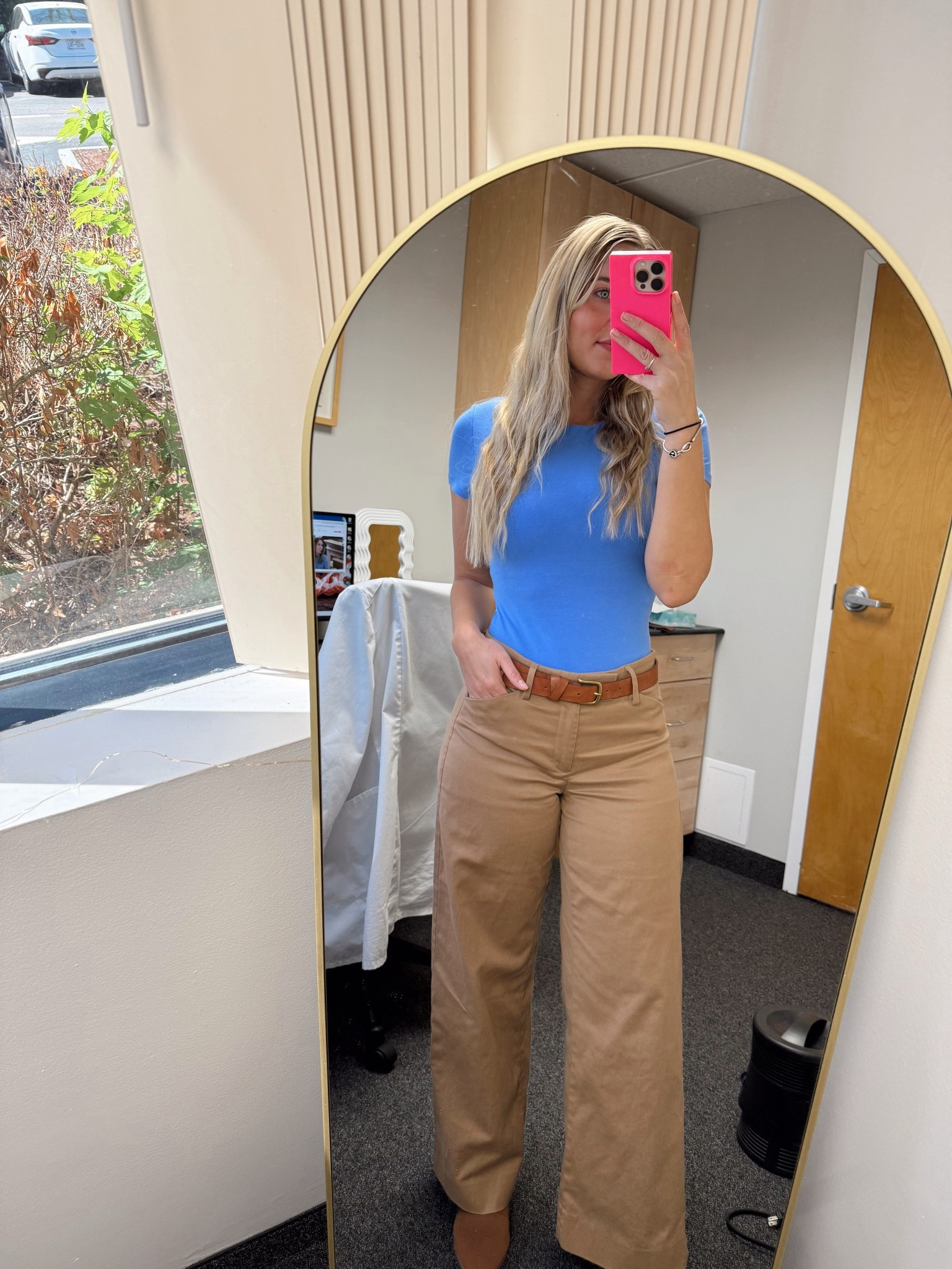 Work outfit💙


#workoutfit #springoutfit #bodysuit #abercrombie #dolcevita #workpants #bananarepublic #phonecase #target

#LTKFindsUnder50 #LTKShoeCrush #LTKSeasonal