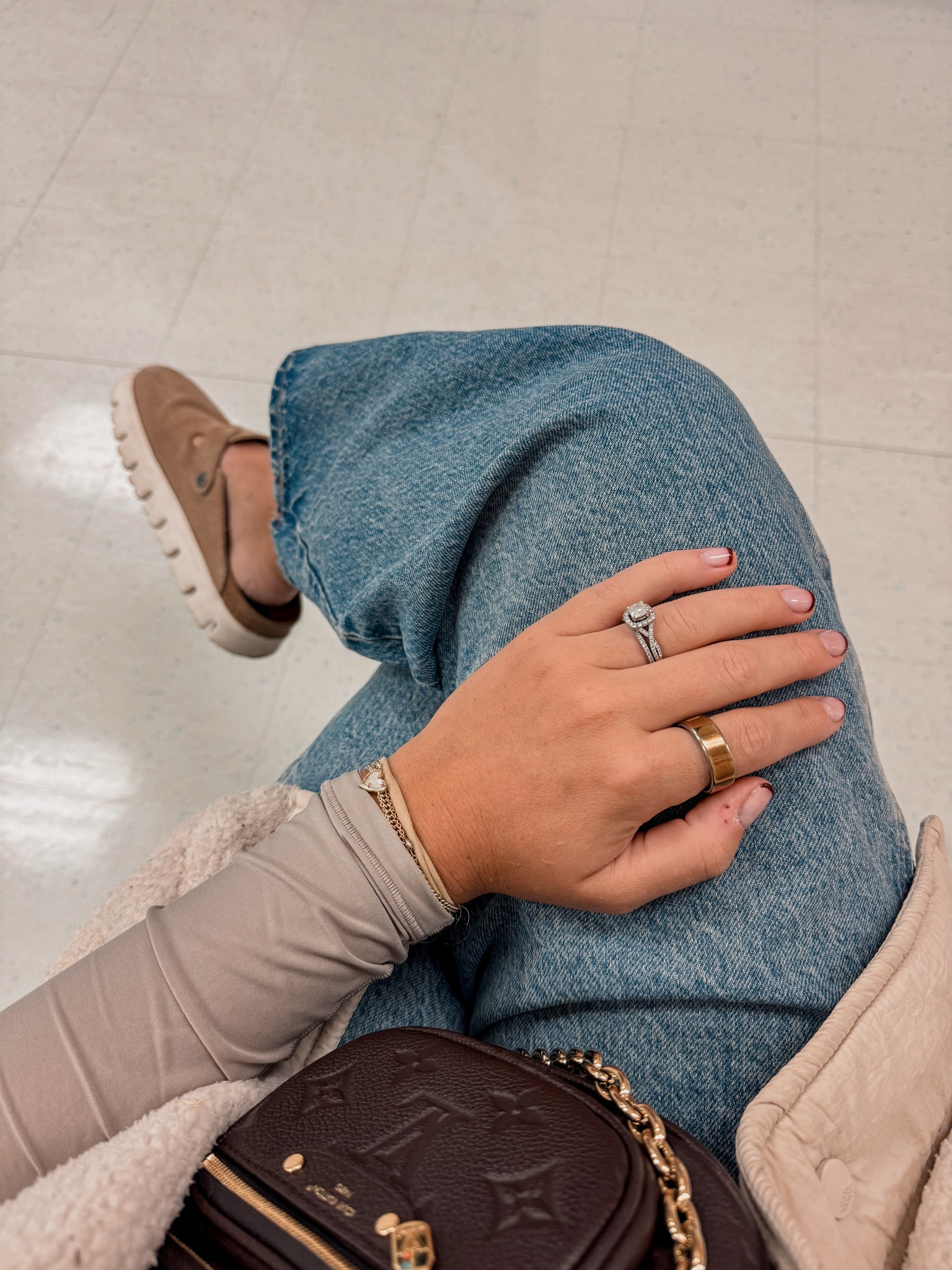 fall weather today means cute fall fit 🤍🍂 these are my fave jeans, I have them in 2 colors! also the aerie smoothie shirts are a staple 👏🏼

#LTKStyleTip #LTKBeauty #LTKSeasonal