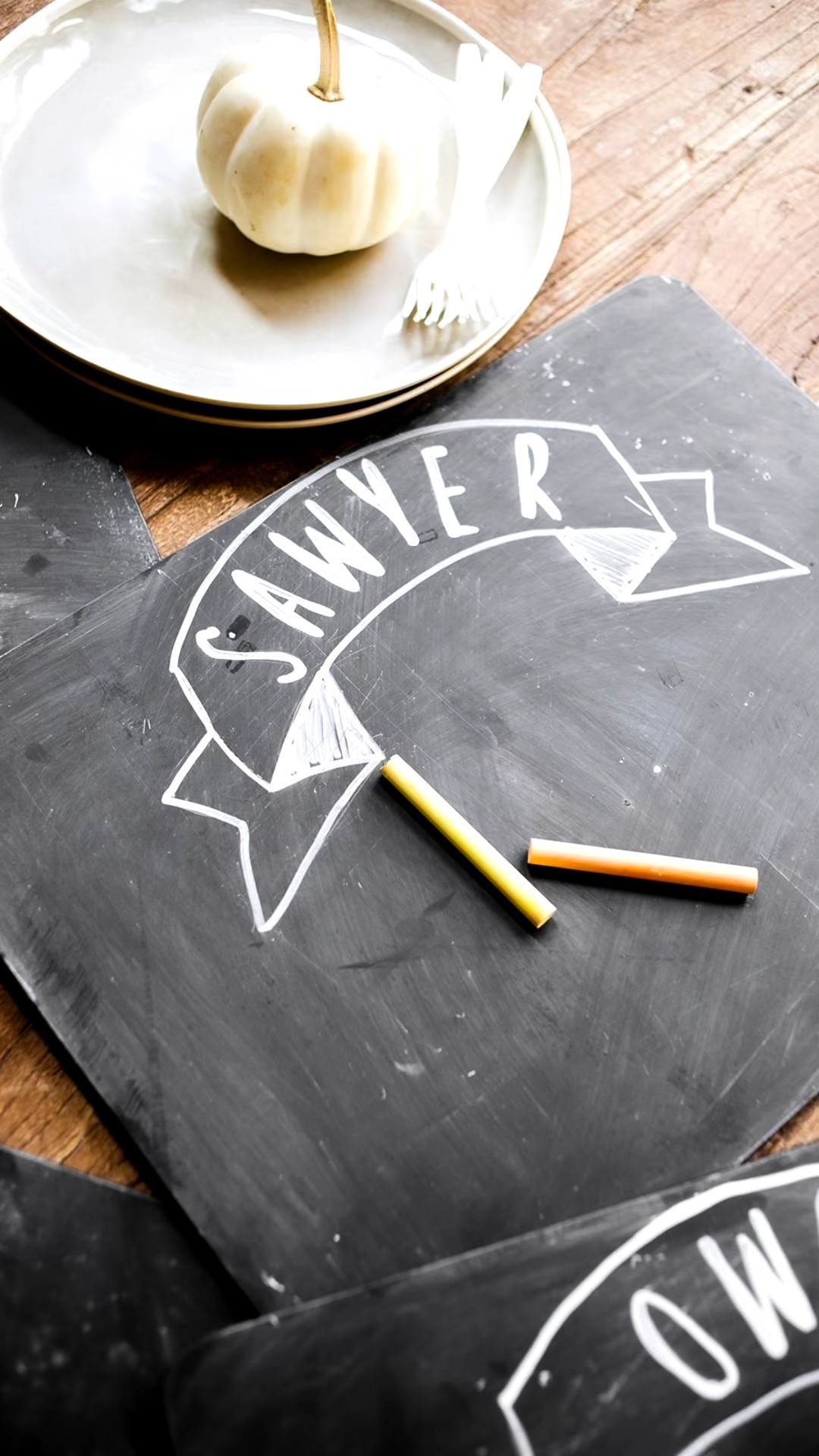 Thrifted find turned kids’ table favorite 🍂 I painted old placemats with chalkboard paint and added each child’s name — fun, reusable, and the easiest Thanksgiving DIY! Perfect for labeling spots or letting them doodle while you finish up dinner.

Tap to shop everything you need to recreate this idea — from the chalkboard paint to the pens 


#LTKhome #LTKholiday #LTKDIY #ThriftyThursday #ThanksgivingTable #ChalkboardDIY #NeutralHome #KidsTableIdeas #RusticModernDecor #TableSettingInspo

#LTKHoliday #LTKHome #LTKSeasonal
