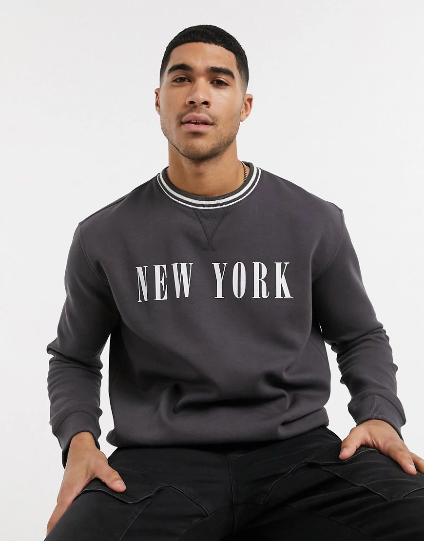New Look - New York - Sweater met gekleurd streepje in donkergrijs | ASOS (Global)