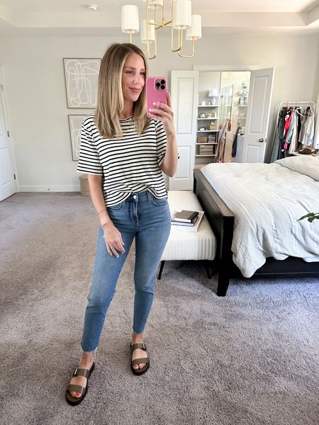 Jeans and a tee outfit 