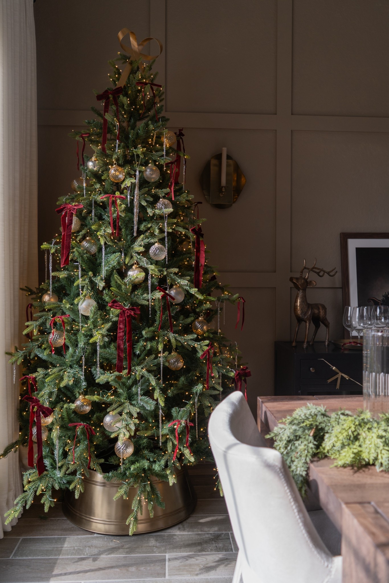 Christmas dining room tree ❤️🥹🌲 

#LTKFindsUnder100 #LTKHome #LTKHoliday