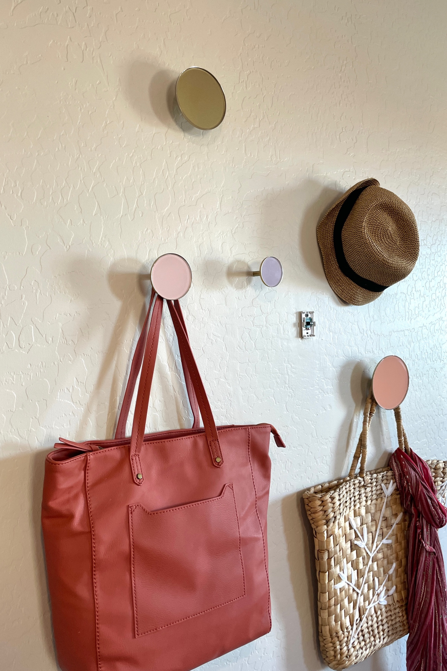 #home #entryway #foyer #homestorage #dotwallhooks #doteallhangers #minimalisthome #minimalistwallhangers #mudroom #wallhooks #wallhangers #hathanger #pursehanger #totebagstorage 

#LTKGiftGuide #LTKitbag #LTKhome