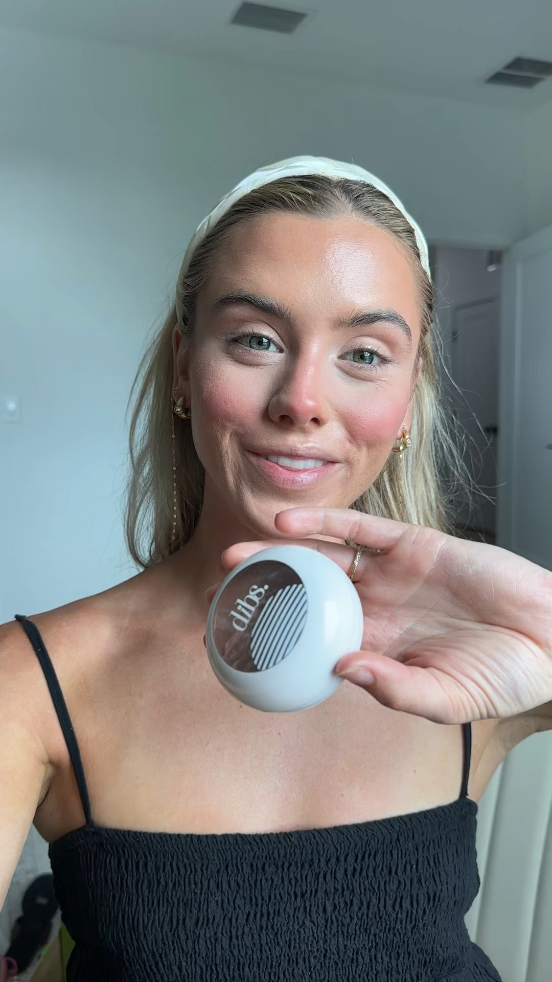 @DIBS Beauty  code is SLOANE. warm weather means using the glow bronzer to get that “just got back from the beach” look 😌 this has been my ride or die bronzer for 2+ years now and it once had a waitlist of 5,000+ people for the shade caramel cappuccino! 

#powderbronzer #bronzer #bakedbronzer #dibsbeauty #bronzerhack @DIBS Beauty

#LTKgrwm #LTKselfcare #LTKBeauty