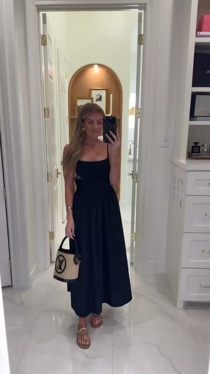 If you're looking for a dress that's versatile, you can dress this one up or down for any occasion!! It has a smocked drop waist that is so flattering! (wearing a size xs regular) use code: DRESSESAF for an additional 15% off

black dress, spring dresses, spring style, abercrombie spring sale, on sale 

 

#LTKSaleAlert #LTKFindsUnder100 #LTKStyleTip