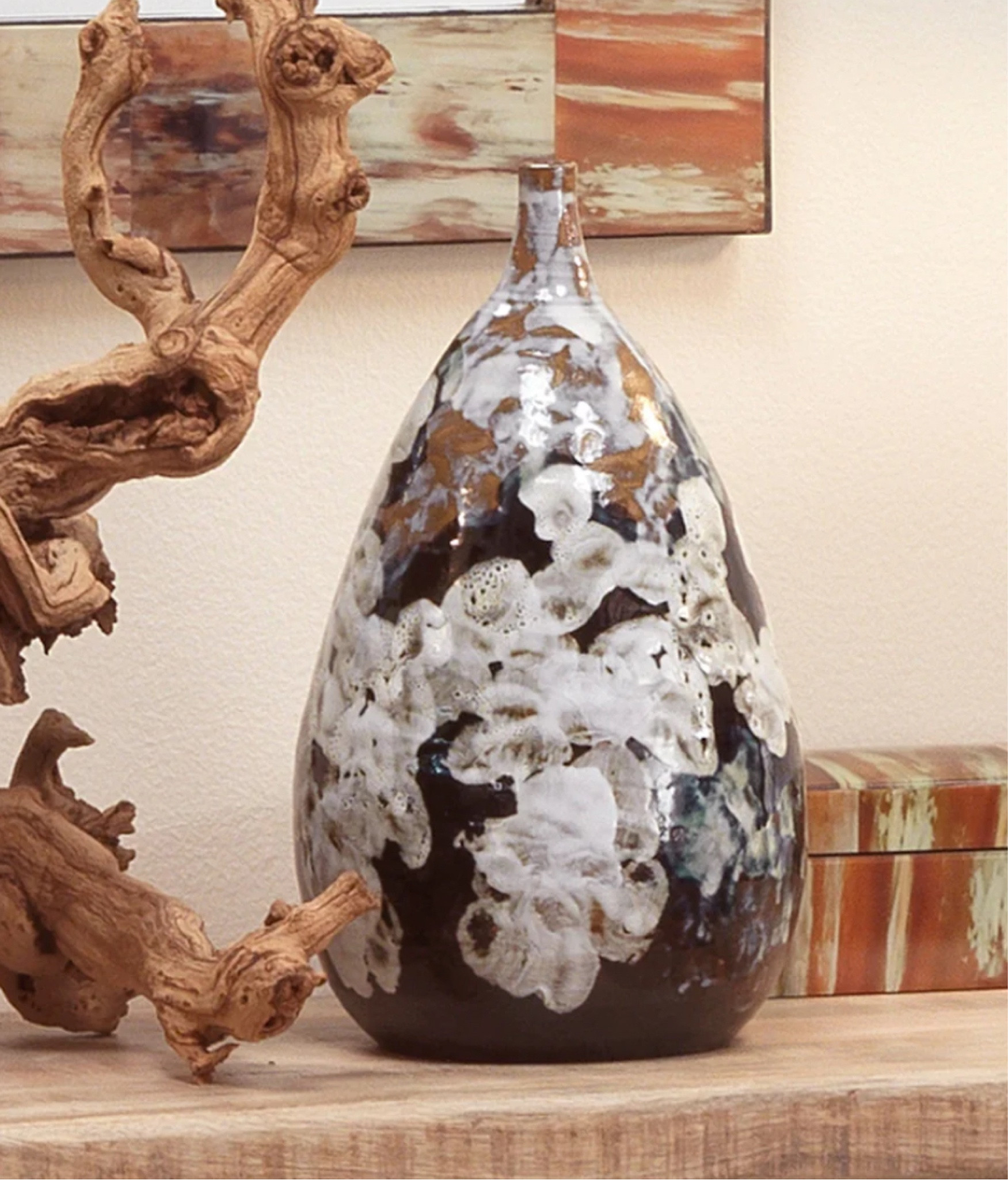 Decorative floral vase perfect for your dining room table! 

#LTKhome