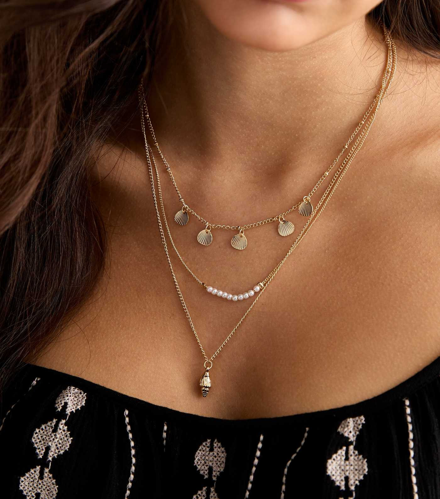 Gold Layered Beaded Shell Pendant Necklace | New Look | New Look (UK)