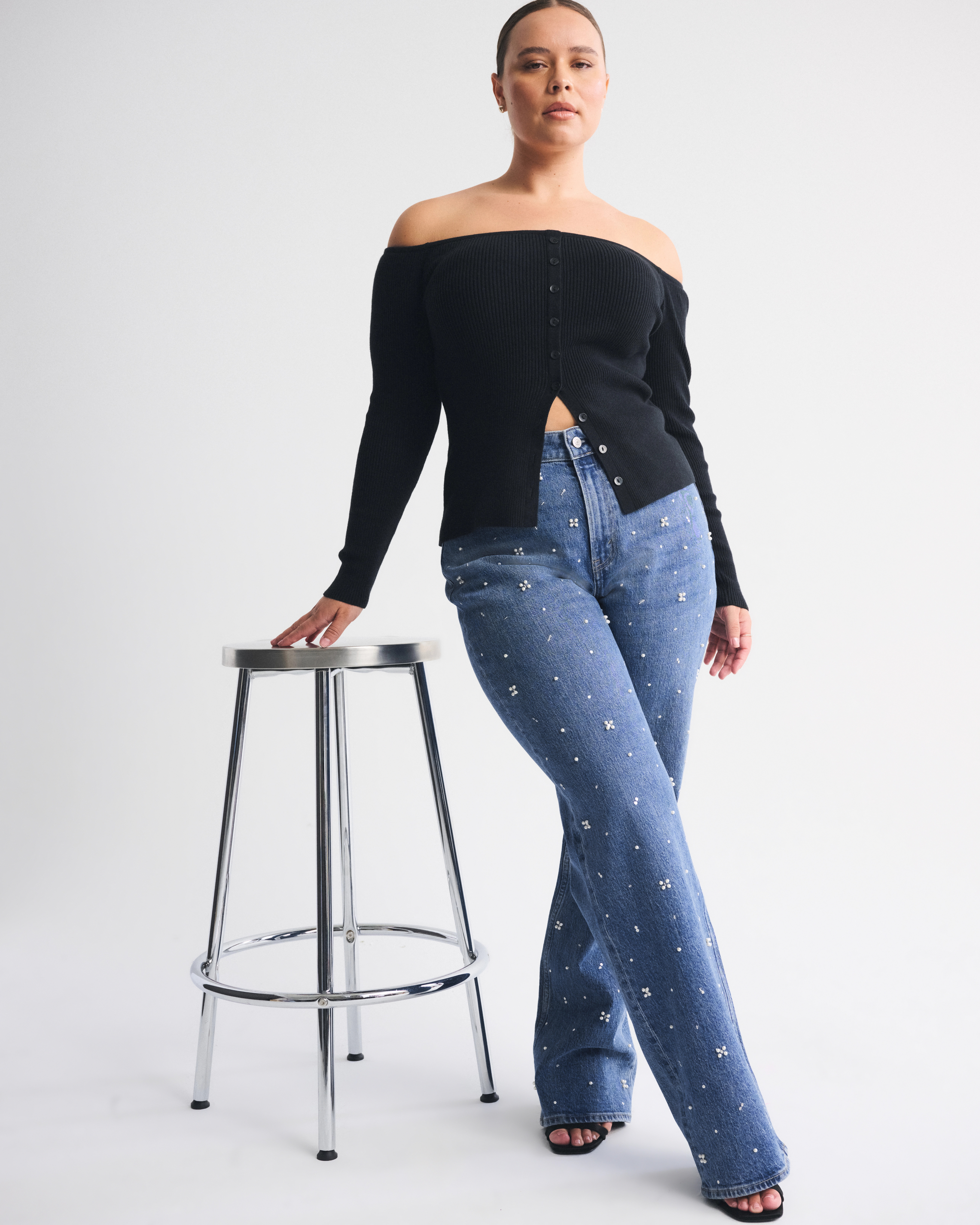 Curve Love High Rise 90s Relaxed Pearl Embellished Jean | Abercrombie & Fitch (UK)