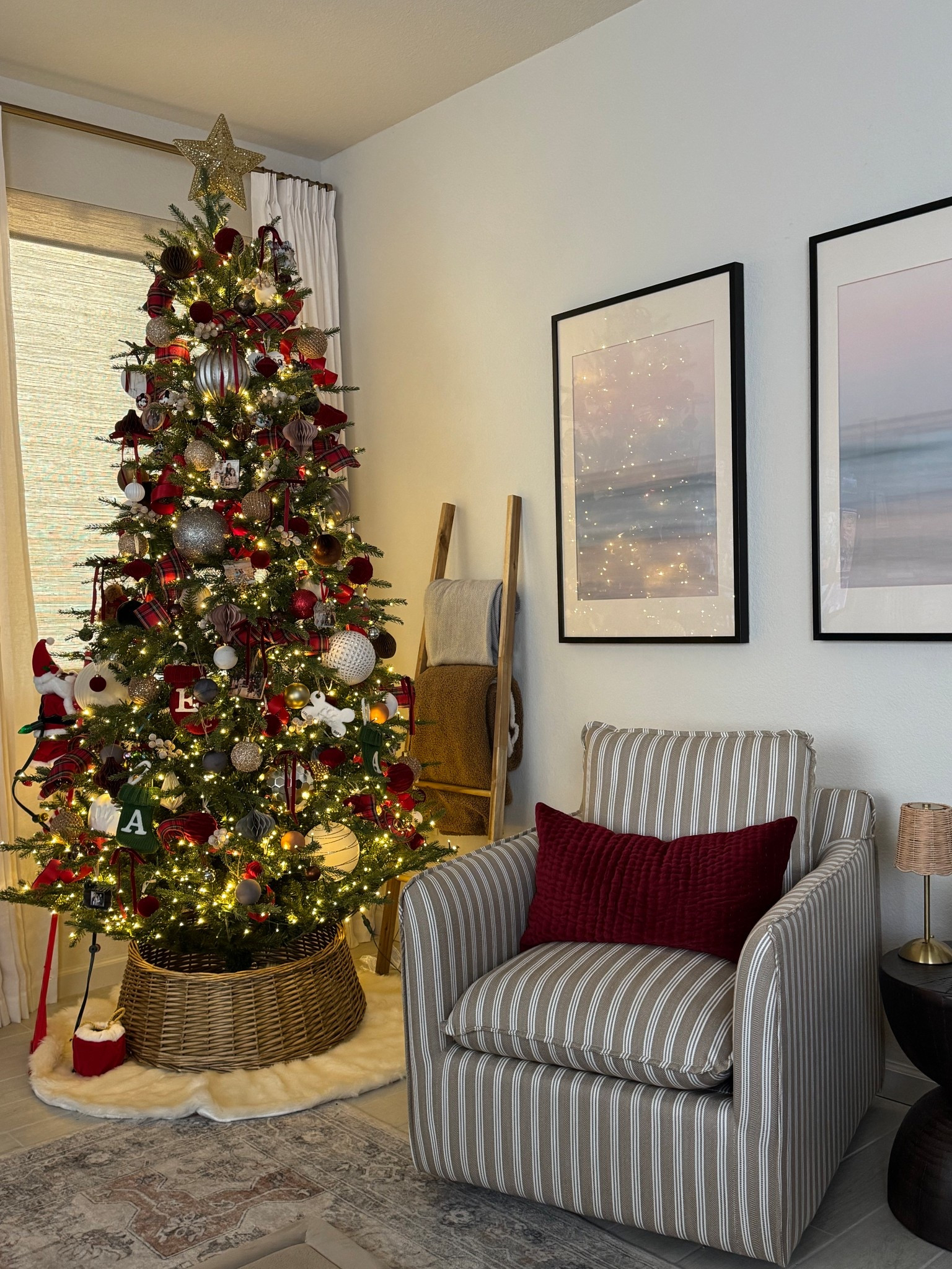 Morning views 😍

Christmas tree
Christmas decor 


#LTKHoliday #LTKHome