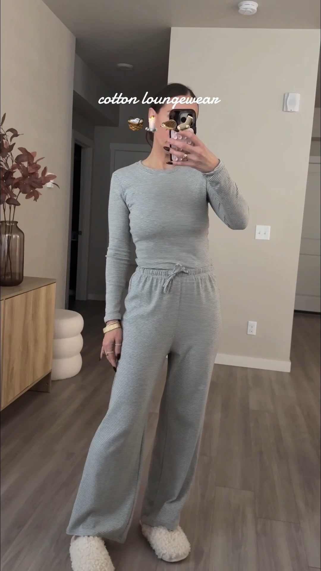 95%cotton.  soft. wide leg palazzo pants. fitte long sleeve shirt.  fremd soft and soooo cozy!!
#loungewear #chyrii