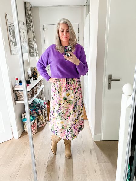 Outfits of the week

Bright floral shirred balloon sleeve midi dress with square neckline paired with a purple lambswool sweater and beige tall western boots. 



#LTKeurope #LTKstyletip #LTKworkwear