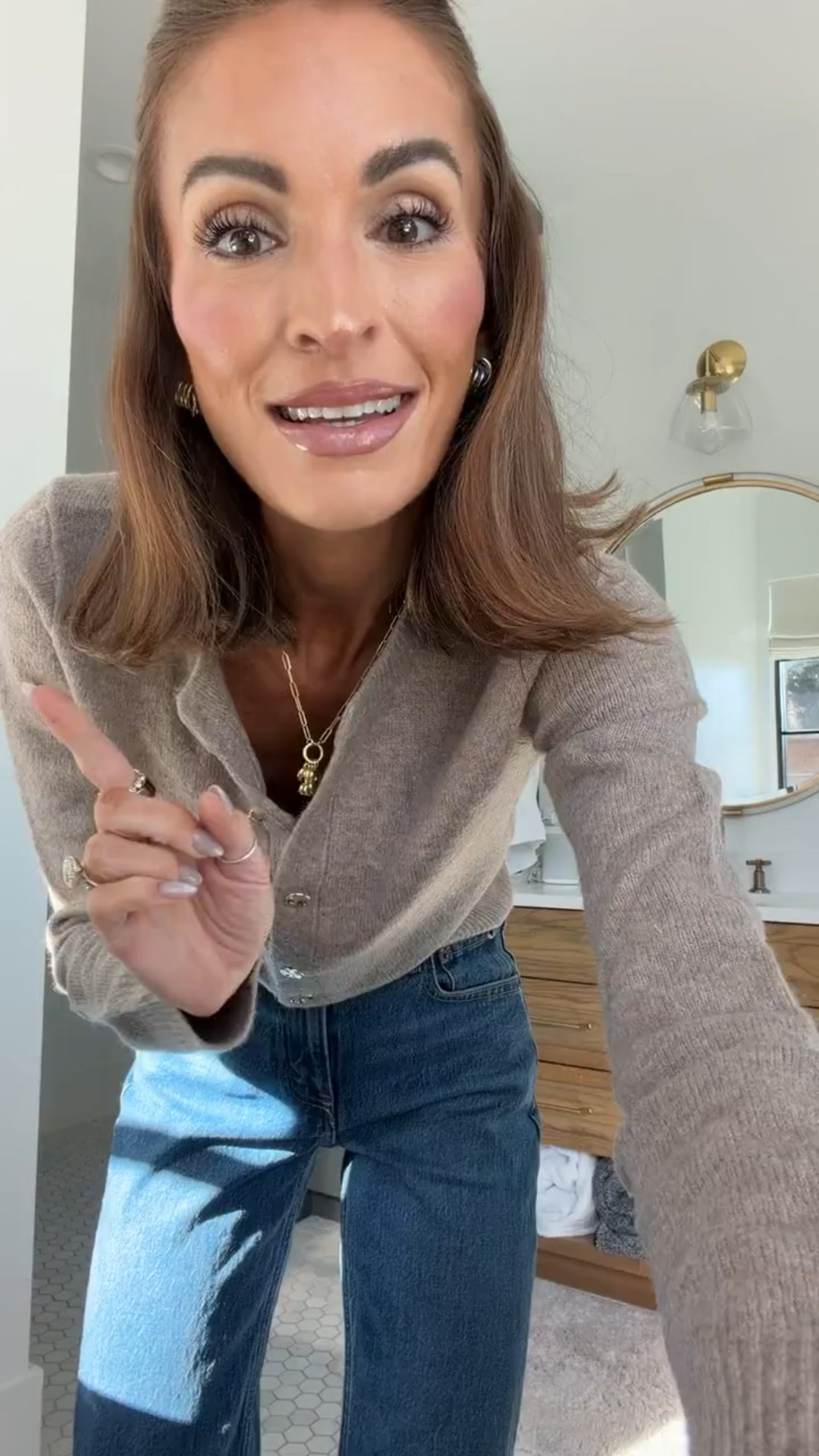 one of those classic cardigans you can wear year round! 💗 it’s soft, lightweight material and isn’t oversized/baggy. paired it with some of the BEST jeans that seriously look amazing on everyone 💯 

#LTKootd