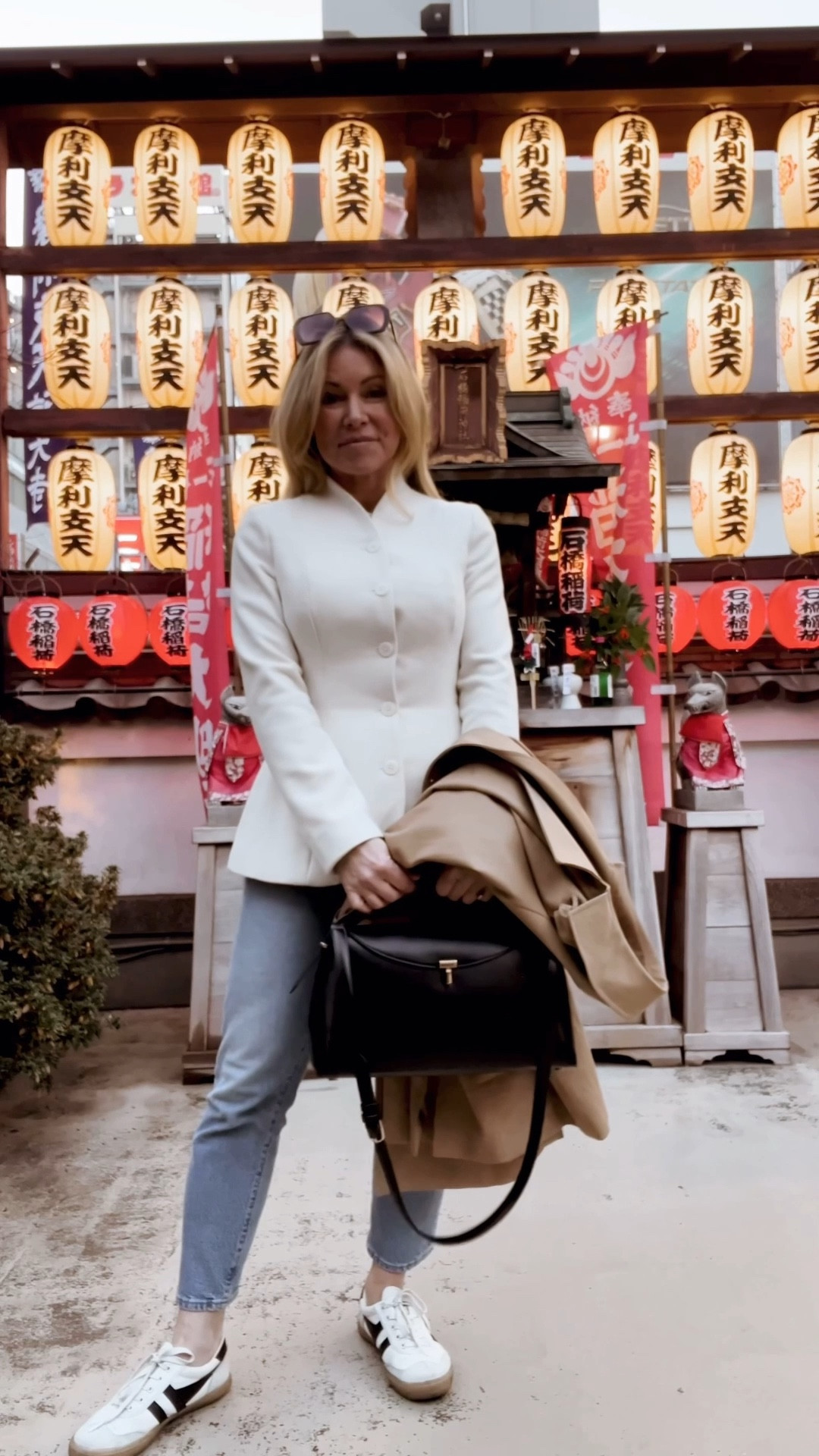 Fitted peplum blazer jacket + Levi jeans + sneakers + trench coat for Tokyo vacation sightseeing 