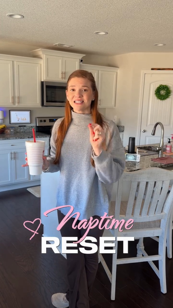 If only there was a scratch and sniff so y’all could smell this @mrsmeyerscleanday Dewdrop scent 🌼 #mrsmeyerspartner #mrsmeyerscleanday #kitchenreset #cleanwithme #naptimereset