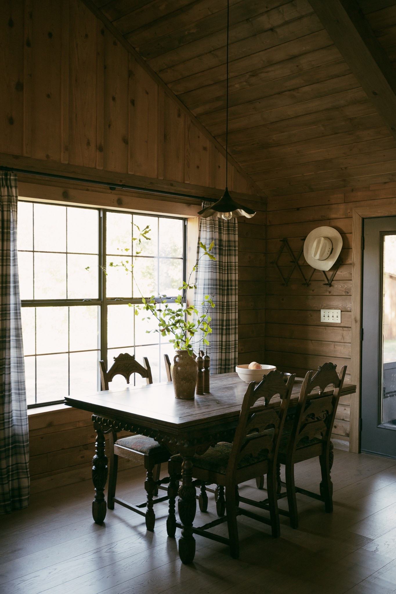 Two Pages curtains from the Sara Le collection in latte. Use code SEVENTHDAYDESIGN for 22% off 👏

#LTKStyleTip #LTKSaleAlert #LTKHome