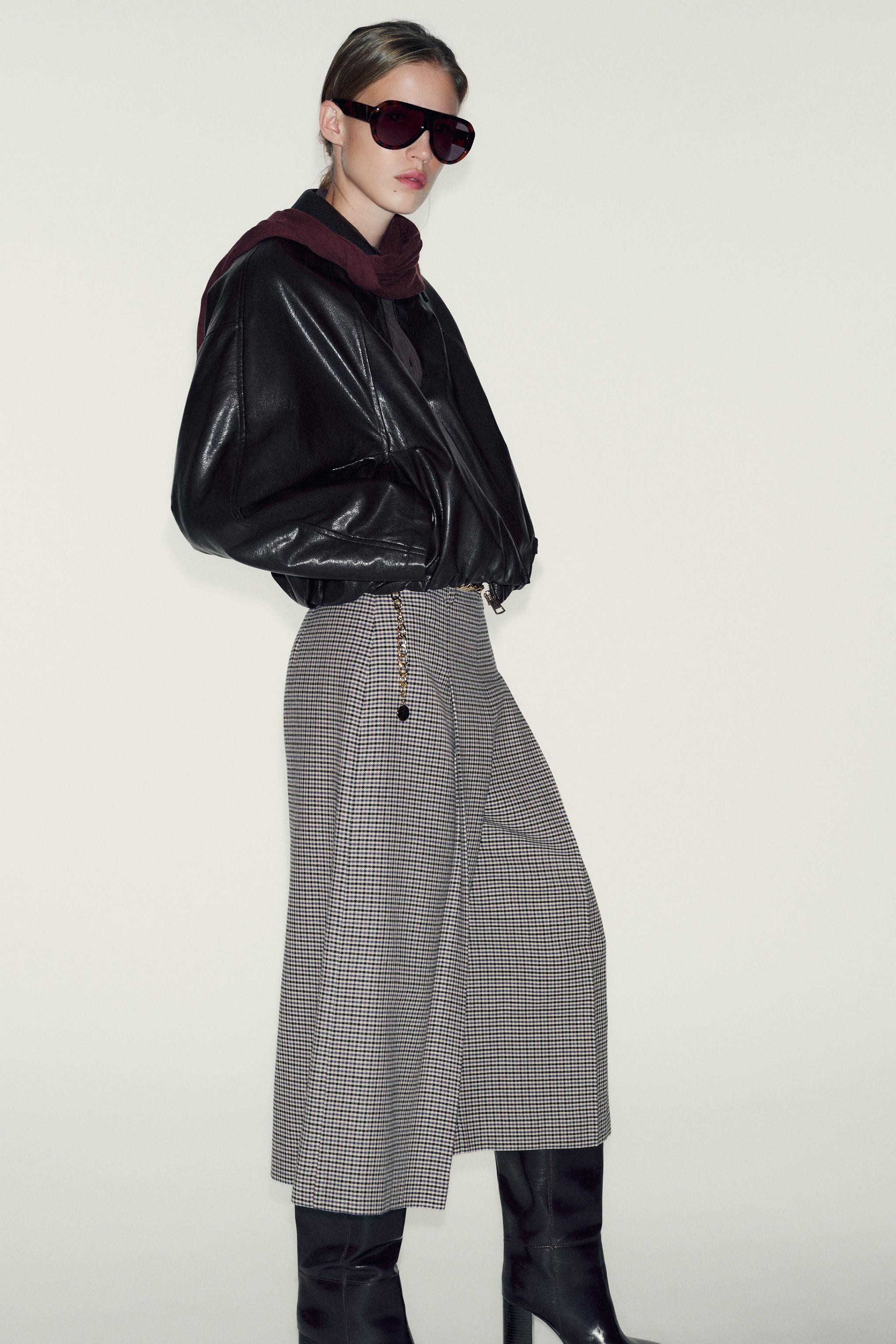 LONG HOUNDSTOOTH BERMUDA SHORTS WITH CHAIN BELT | Zara US