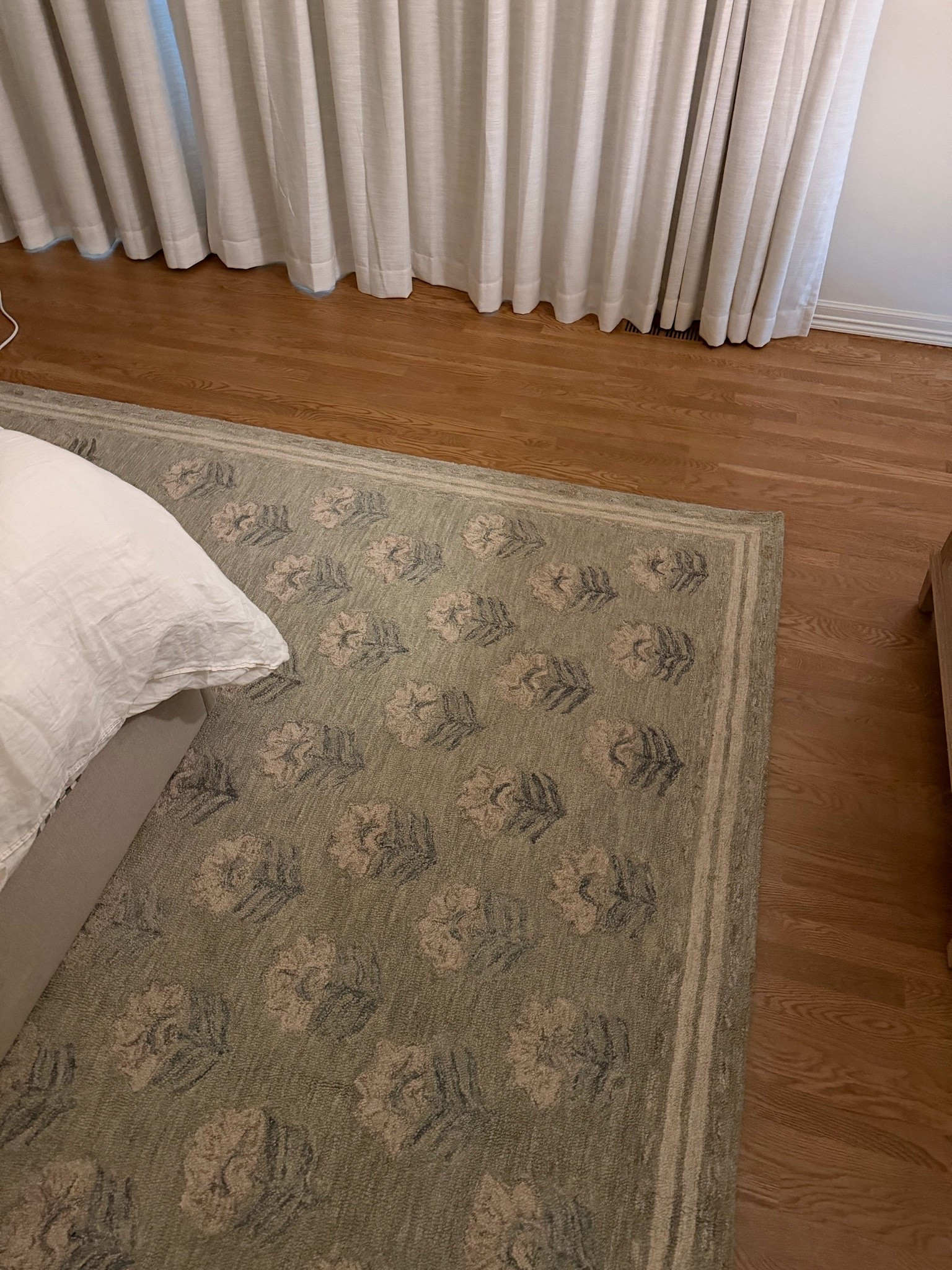 Bought the 10 x 14 in this rug it’s absolutely gorgeous and so high quality I’m very impressed - was nervous to spend this much but we needed a really big rug to fill the space and it is perfect! Wool is soft and woven so it’s not pokey and hasn’t shed at all so far. Soft and durable. I love the muted pink and green tones!! 10/10 in my opinion I would buy again. 


#rug #woolrug #homedecor #bedroom #joonloloi