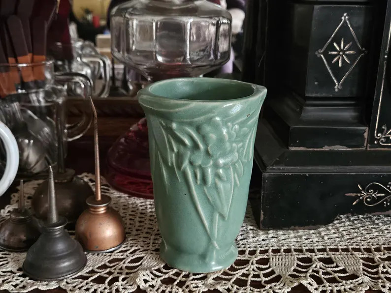 Vintage Nelson Mccoy Green Leaves and Berries Vase, Matte Green Mccoy Vase, Green Arts & Crafts V... | Etsy (US)