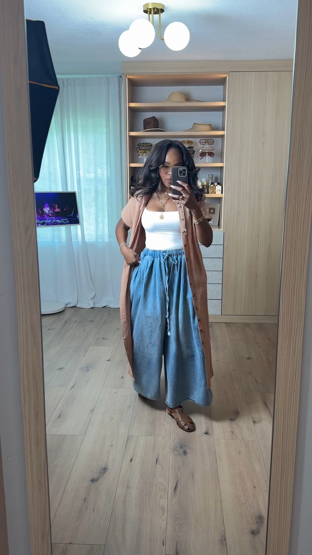 Scroll to shop this easy everyday outfit 🤎  

This look is the definition of effortless styling—lightweight wide leg denim, a simple tank, and a longline layer that instantly pulls everything together. It’s one of those outfits you’ll keep reaching for because it’s comfortable, flattering, and works for so many occasions. Pieces like this can be styled multiple ways, so your cost per wear drops quickly.

Perfect for running errands, casual lunches, travel days, and everyday wear.

📏 Measurements: 5’4”, 140 lbs, 34D bust, 27” waist, 40” hips

Follow me on Instagram and YouTube @kirasfashionfinds