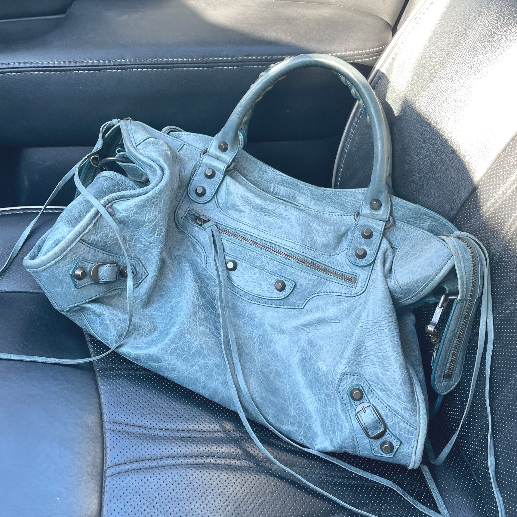 Out of storage and ready for casual spring days! 💃🏻 Loving the Balenciaga City tote which is turning into a hot handbag in 2026 🙌 If you don’t already own one, why not invest in this iconic handbag? ❤️❤️❤️

#LTKOver40 #LTKstorytime