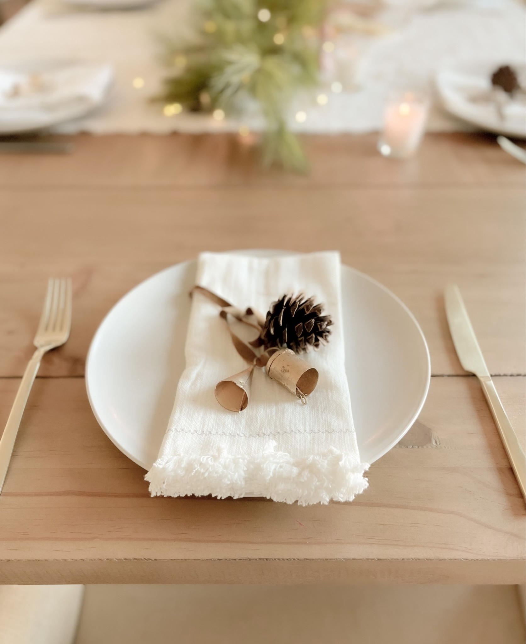 Rustic & neutral Christmas tablescape and place setting

#LTKHoliday #LTKhome #LTKSeasonal